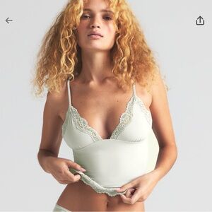 NWT SKIMS Fits Everybody Lace Triangle Cami Spearmint